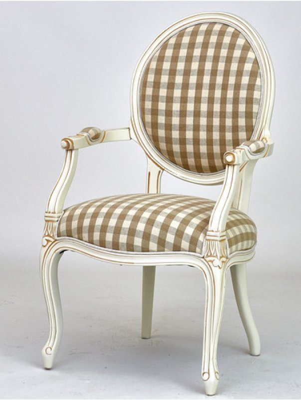 Стул с подлокотником