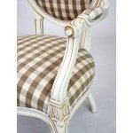 Стул с подлокотником